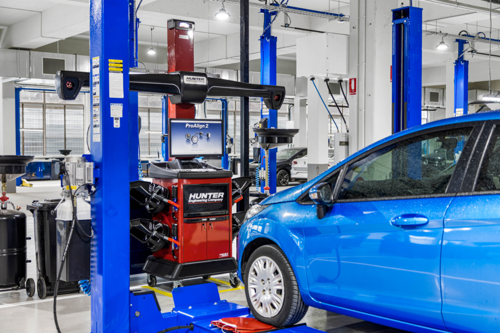 Efficient Auto Mechanic Workshop Design With A Service Bay Area